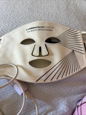 CurrentBody Skin LED Face Mask in Off-White